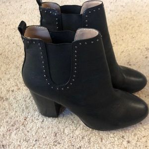 Saks fifth avenue ankle boots sz. 9